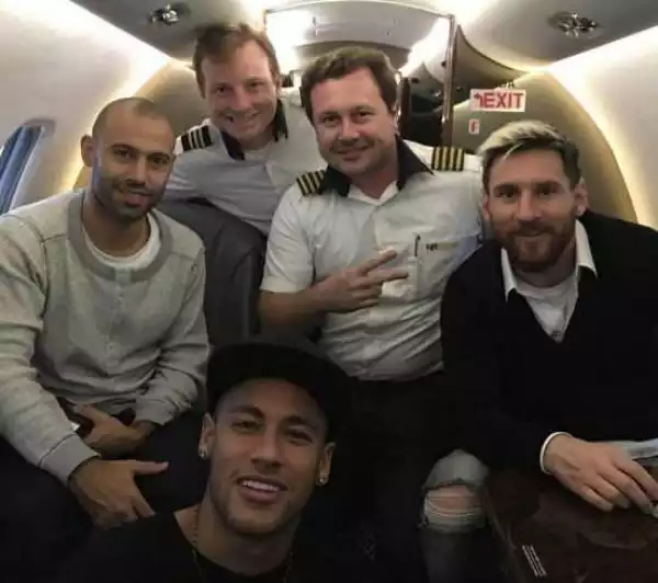 Neymar flies Barca teammates Lionel Messi & Mascherano from Spain to Brazil on his private jet (photo)
